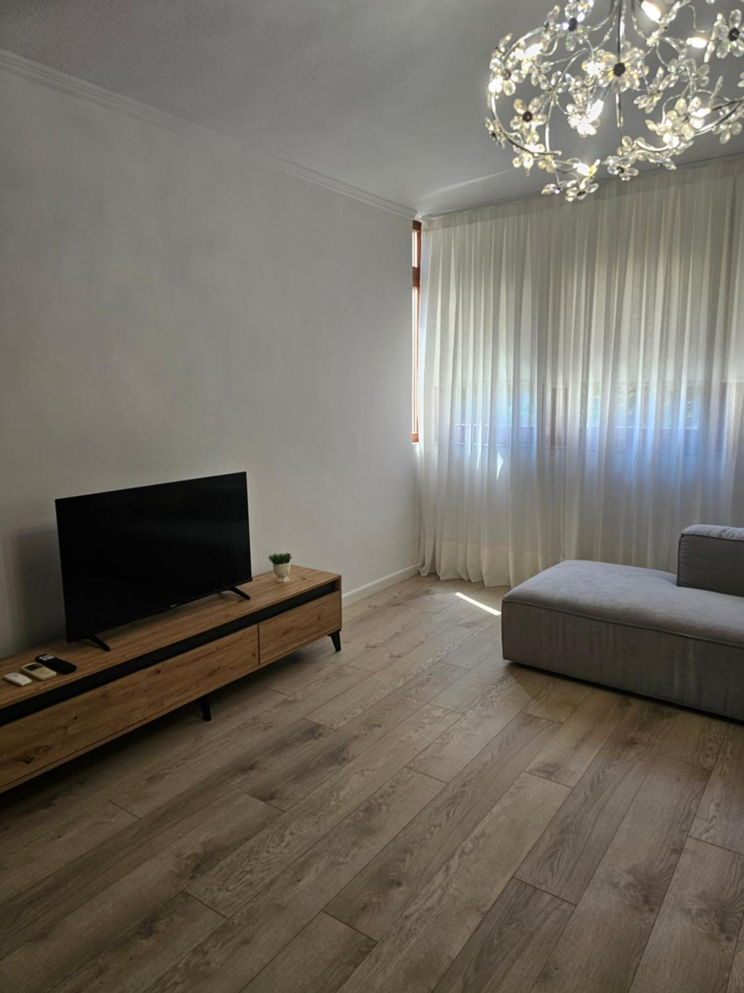 Spacious Modern Apartment In Prime Tirana Location מראה חיצוני תמונה